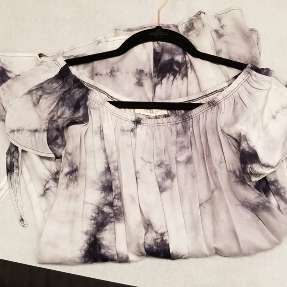 Short sleeve off the shoulder tie dye tunic top. - Picture 6 of 6